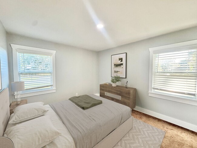 Building Photo - Beautiful white brick ranch styled home off White Bluff in Savannah, Ga!