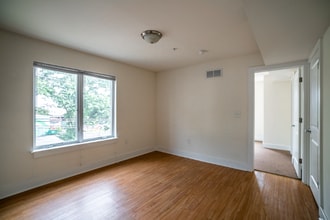 Building Photo - 441 N 32nd St