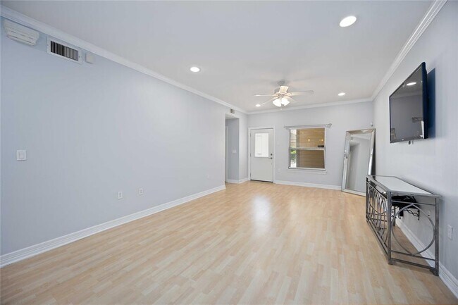 Building Photo - 3501 Chenevert St