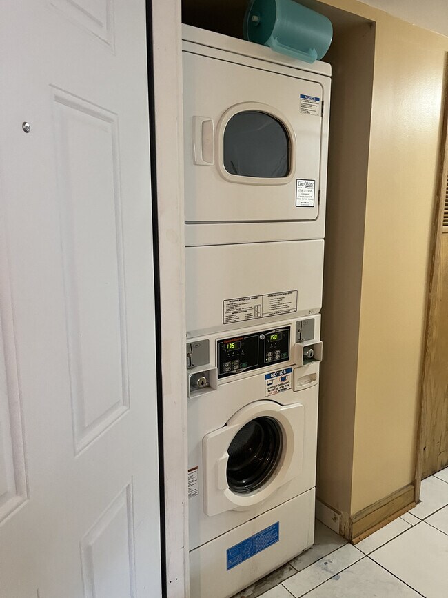 Foto del edificio - 5715 W 55th St