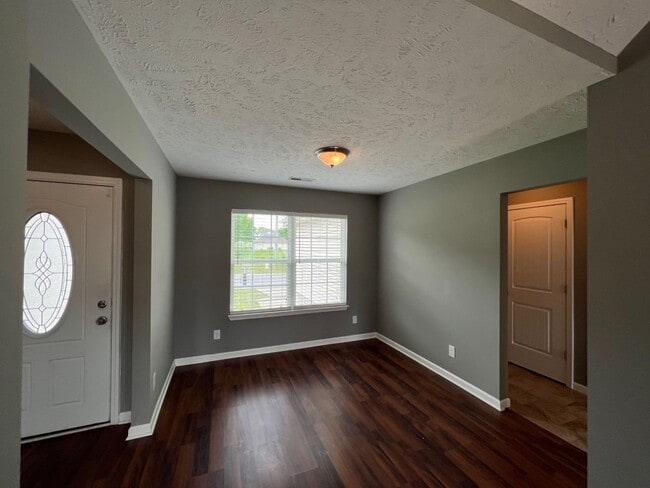 Building Photo - Cute 3 BR 2 Bath Home in North Murfreesbor...