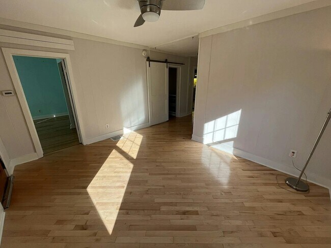Foto del edificio - 3060 S Grant St