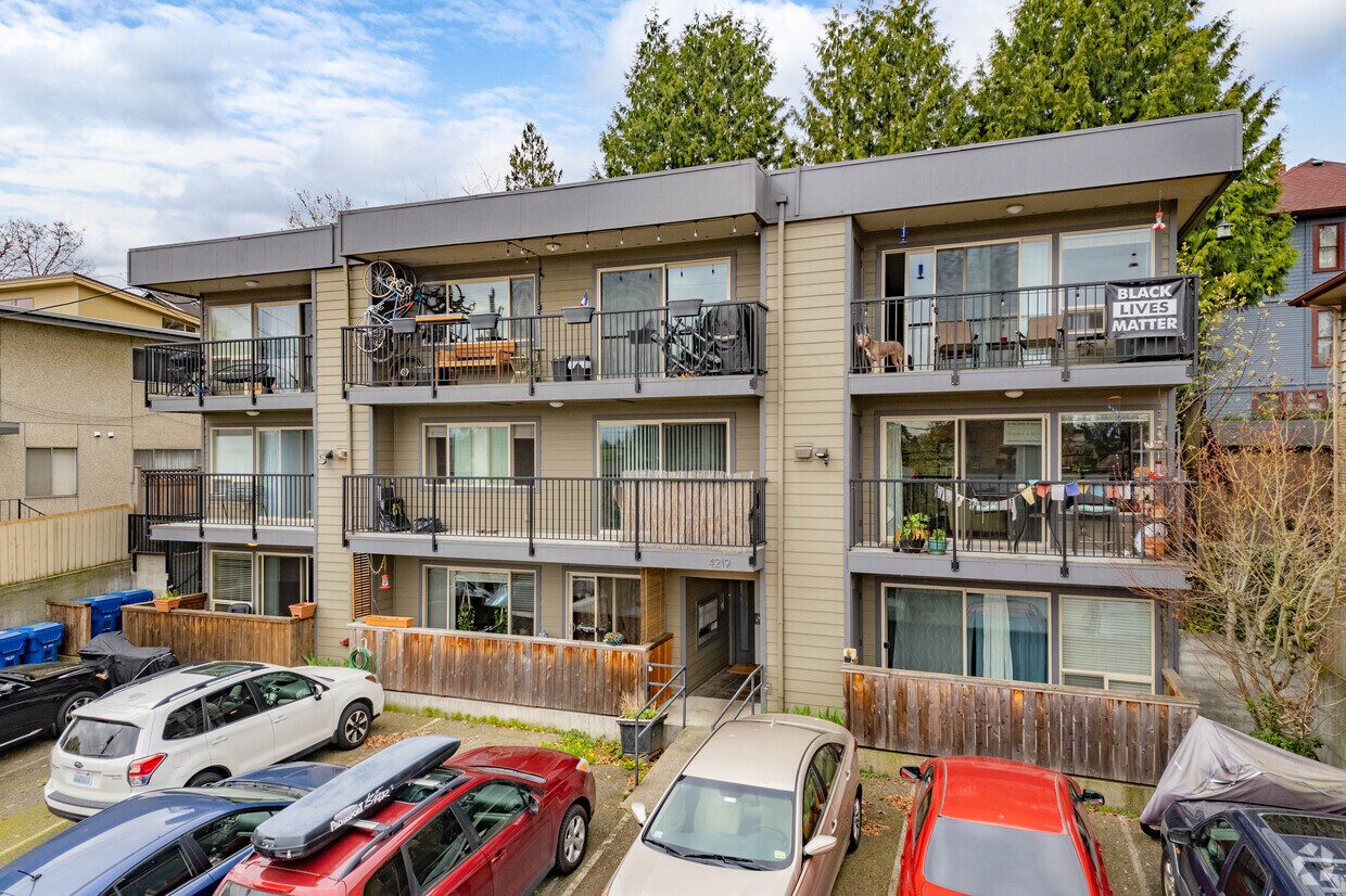 Exterior - 4219 Whitman Ave N