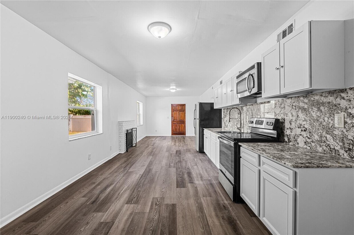 Foto principal - 201 S Biscayne River Dr