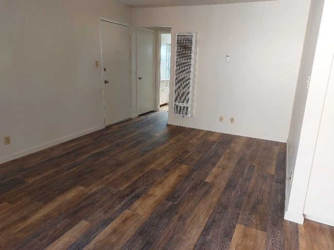 Building Photo - 1100 Ranchero Way