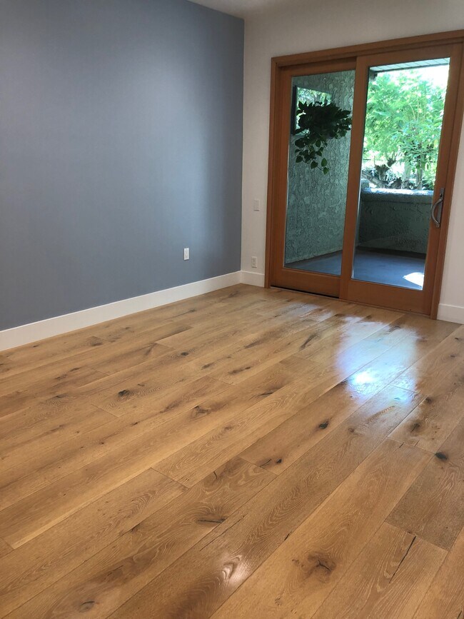 Living Room - 1506 S Bentley Ave