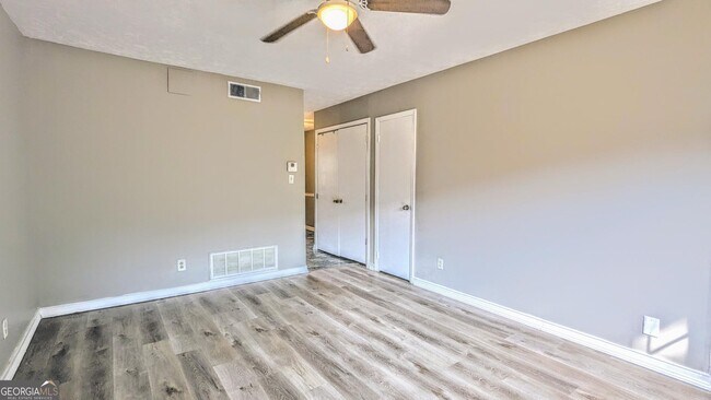 Foto del edificio - 1235 Riverside Dr