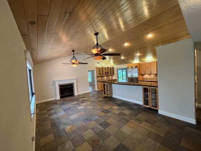 Building Photo - 16700 96th Terrace N