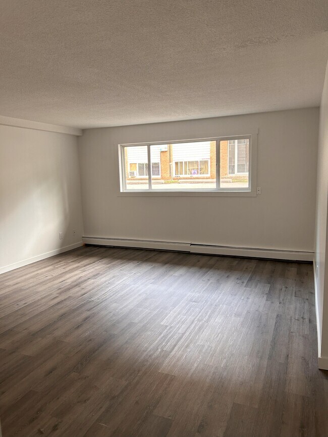 Photo du bâtiment - 727 5th Ave N