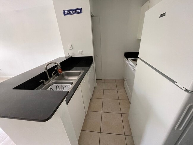 Building Photo - Palm Lakes Condominium