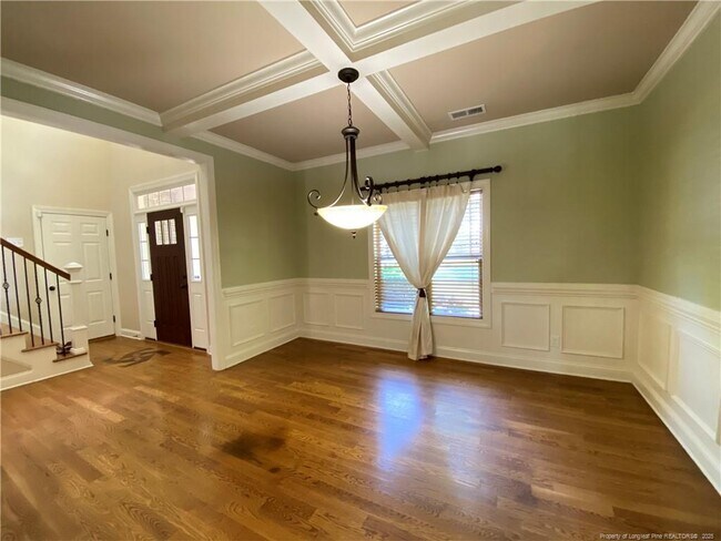 Building Photo - 484 Crown Point
