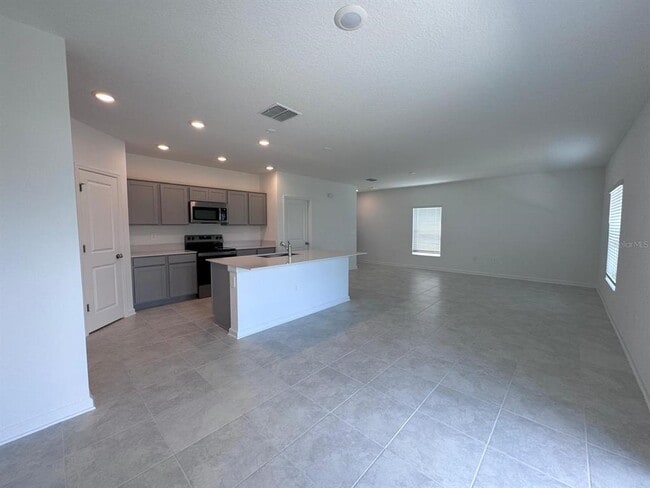 Building Photo - 1033 Waterfall Blvd