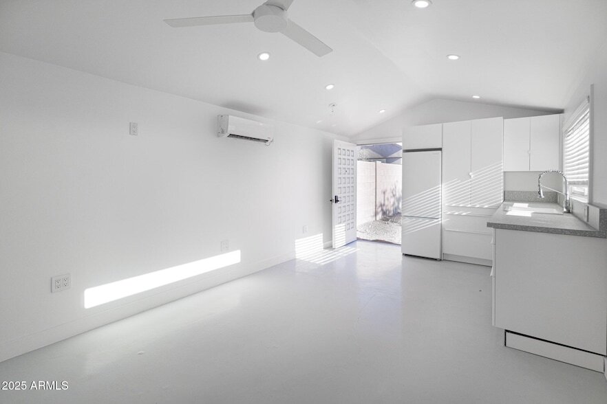 Foto principal - 1950 W Palm Ln