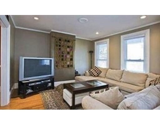 Foto del edificio - 112 Newtonville Ave