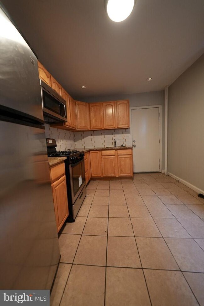 Building Photo - 4994 W Thompson St