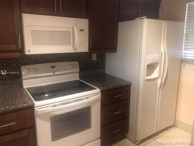 Foto del edificio - 10317 NW 9th St Cir