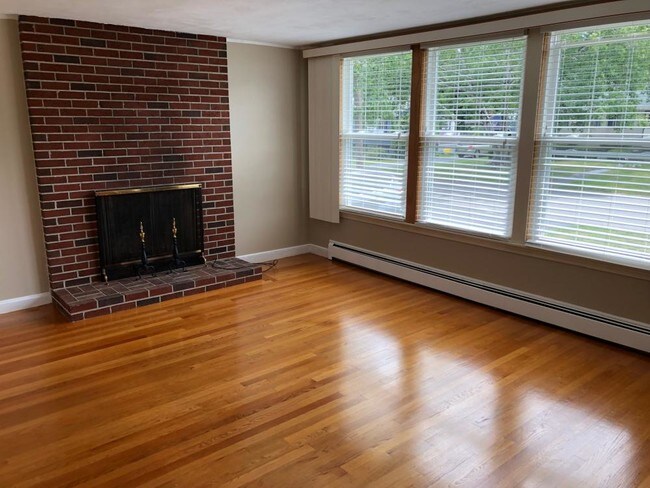 Building Photo - 3 bedroom in Portland ME 04102