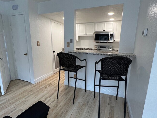 Foto del edificio - 3701 Colonial Dr