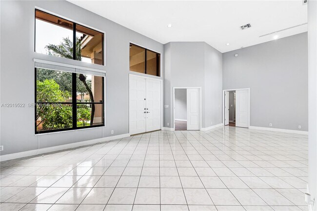 Foto del edificio - 1256 Manor Dr S
