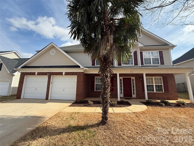 Building Photo - 203 Almora Loop