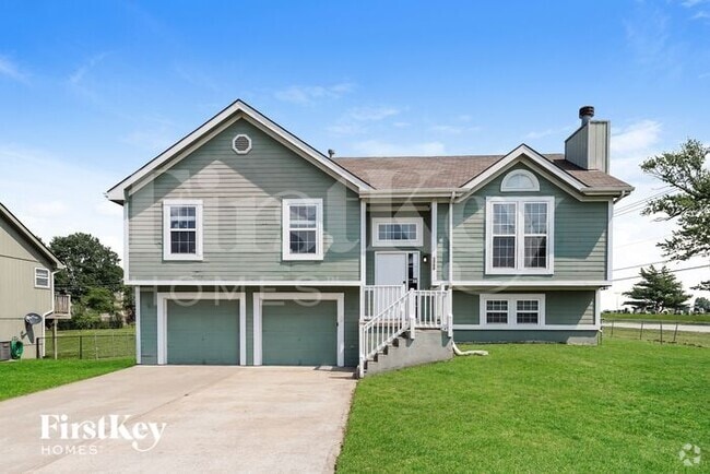 Building Photo - 1700 Briarwood Ln