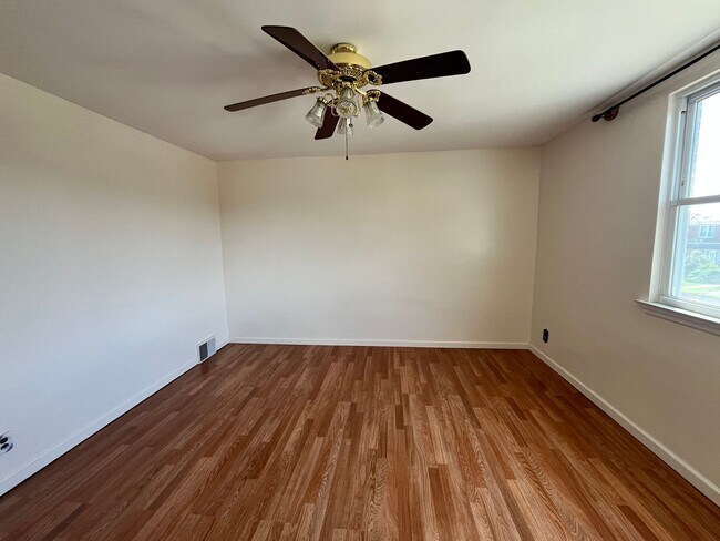 Foto del edificio - 3 bedroom 1 bath house