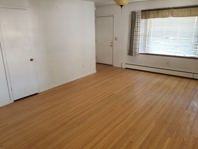 Building Photo - 1467 W Villard St