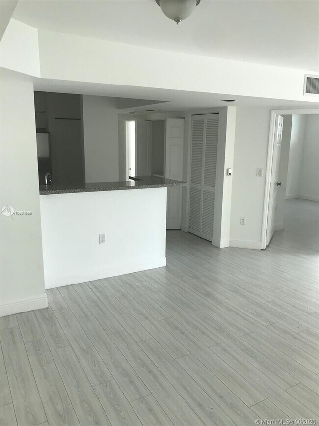Foto del edificio - 1155 Brickell Bay Dr