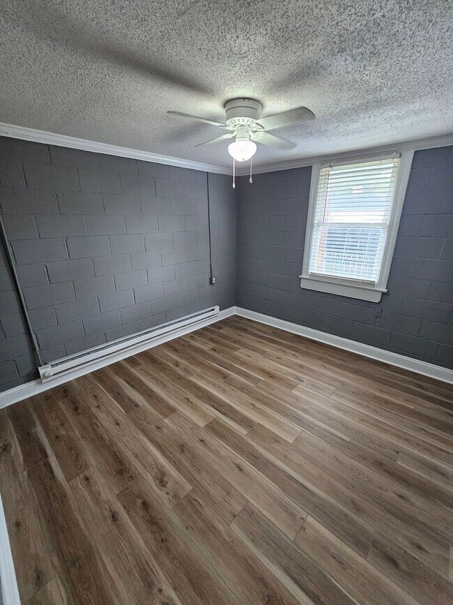 Foto del edificio - 713 Black Creek Rd SE