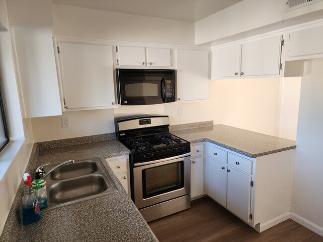 Kitchen - 809 S Adams St