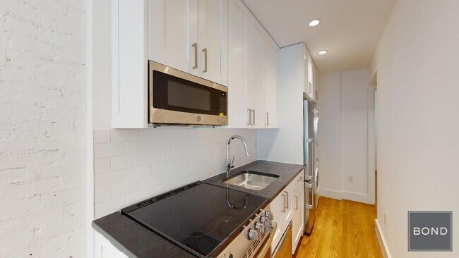 Foto del edificio - 240 W 10th St