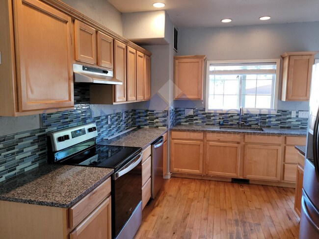 Building Photo - $500 OFF AUGUST RENT!! Fantastic Home Near...