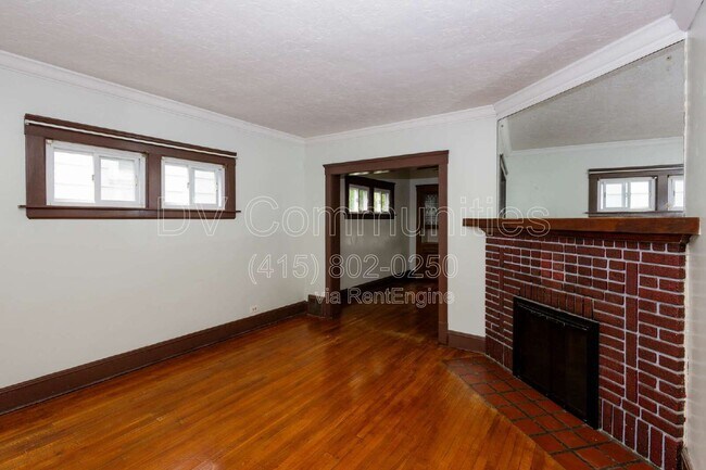 Foto del edificio - 1584 Maple Rd
