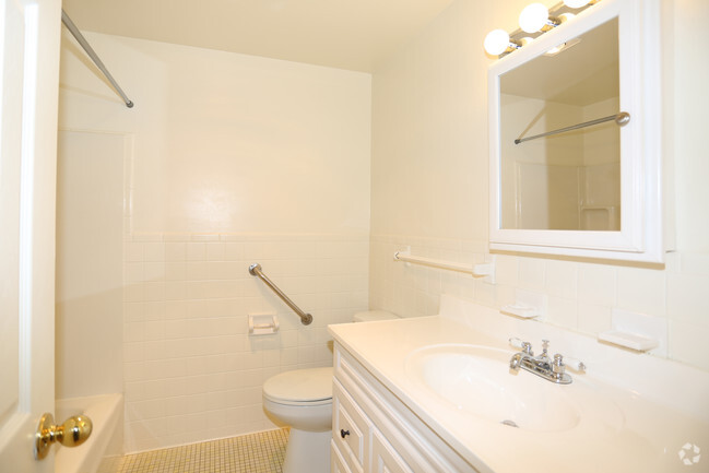 Bathroom - Lakeshore Apartments