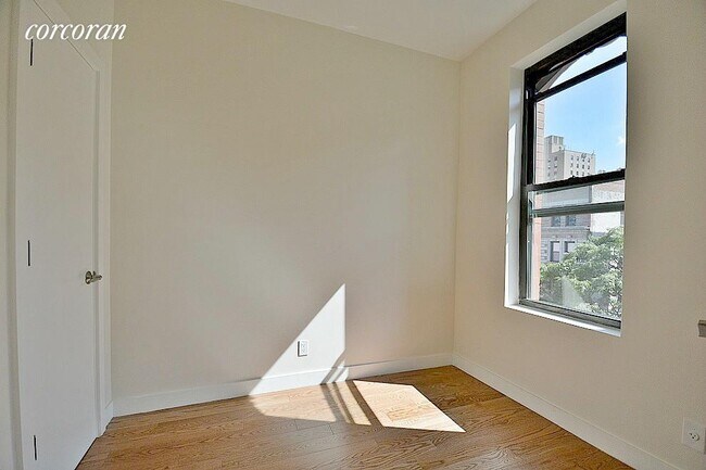Building Photo - 505 W 122nd St