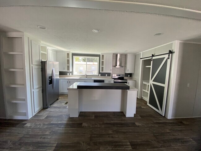 Foto del edificio - 111 Audubon Ave