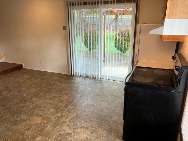 Foto del edificio - Welcome to this cozy spot 2 bed, 1 bath, r...