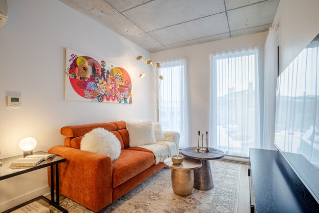 Building Photo - 450 Rue Saint-François-Xavier-SI ID1602291P