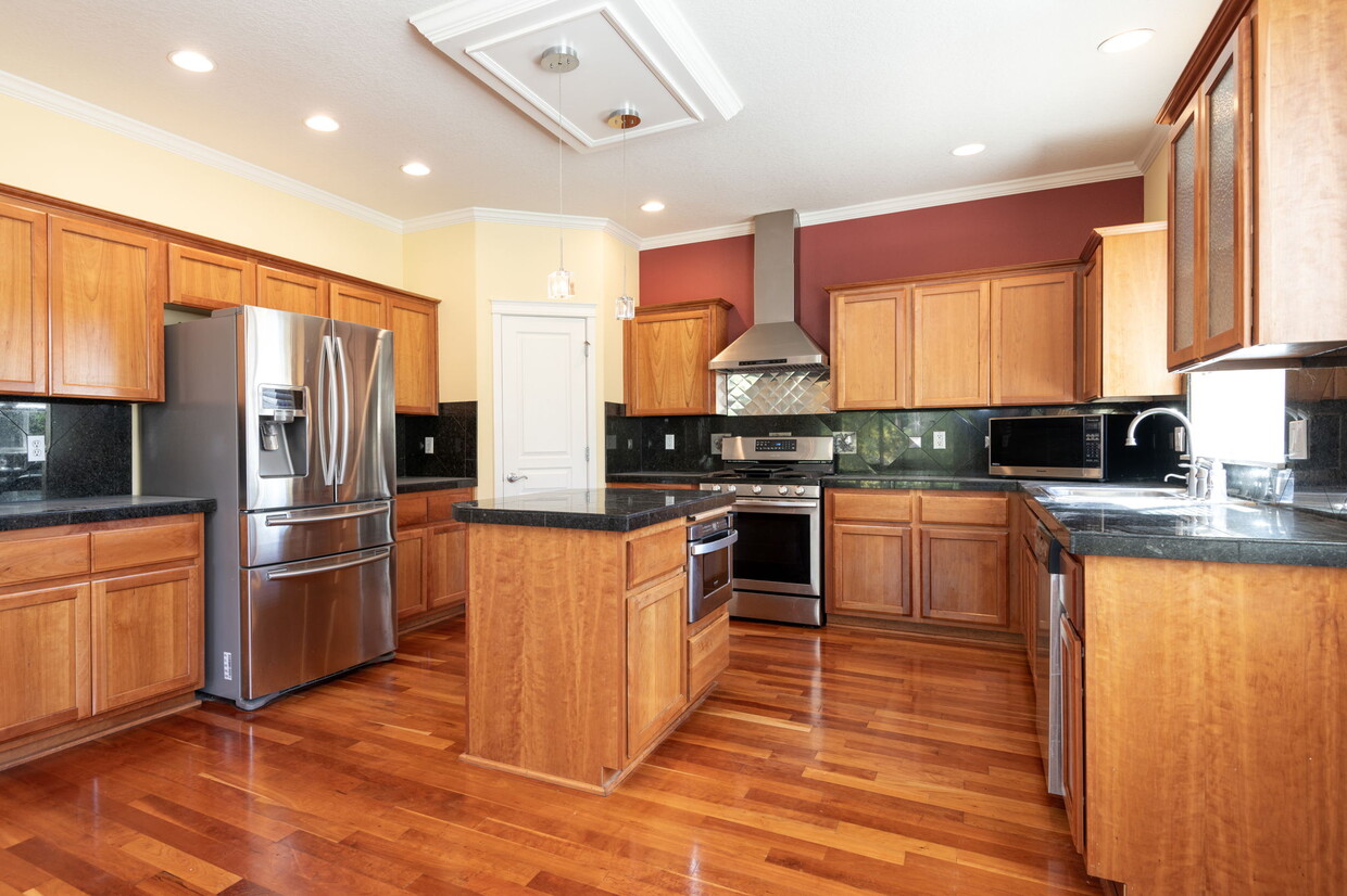 Primary Photo - 5801 NE Weller Ct