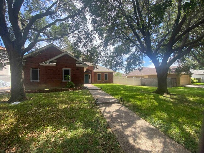 Building Photo - 1514 Serene Dr