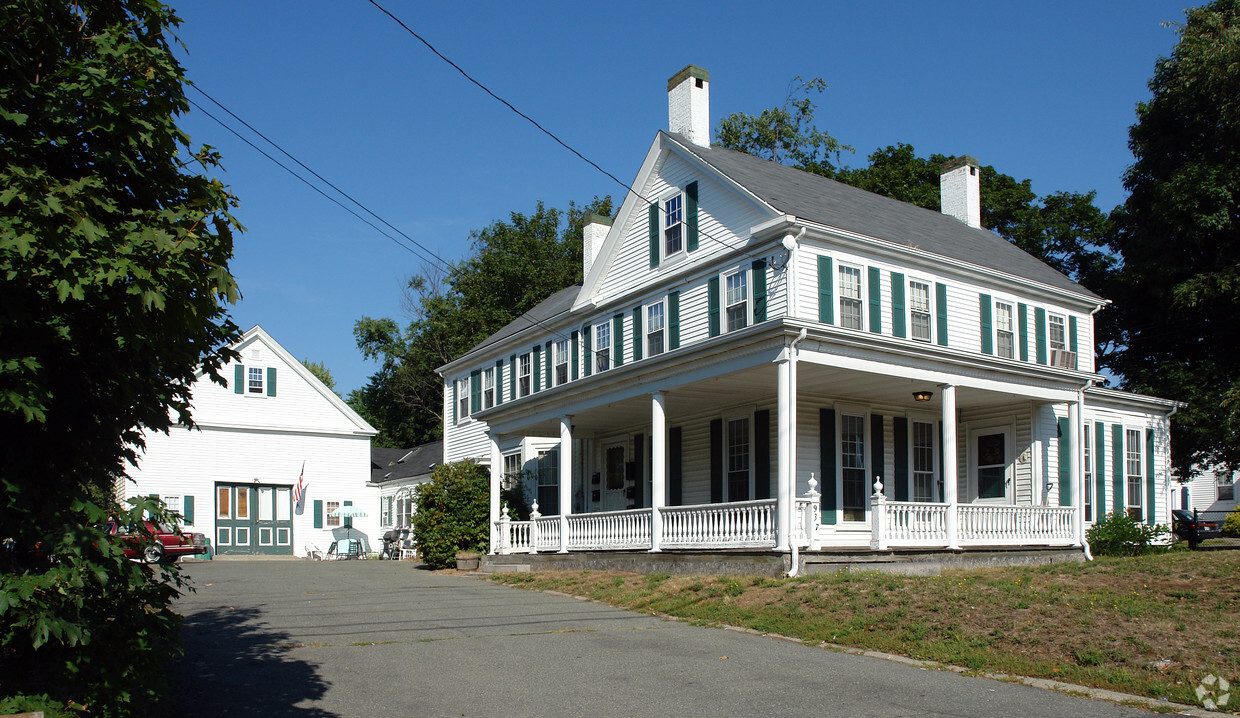 Building Photo - 937 Main St