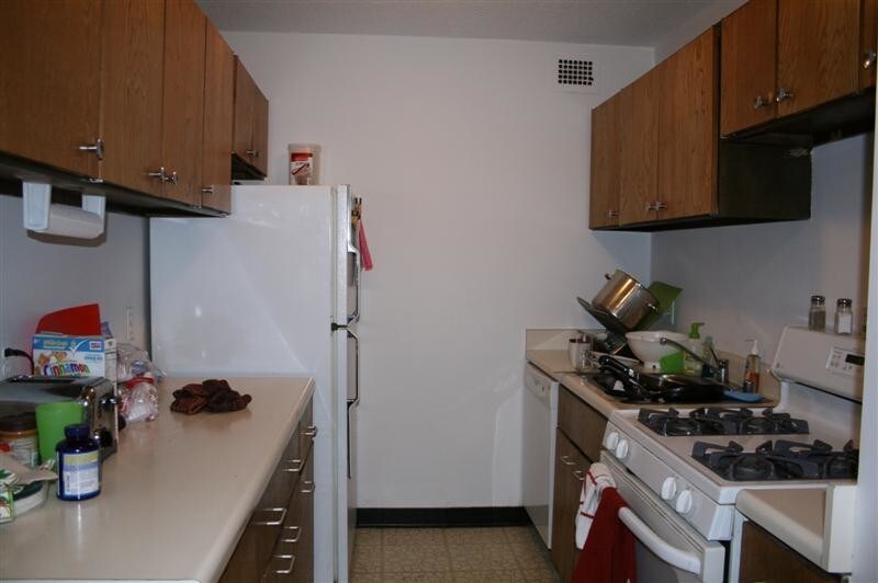 Primary Photo - 99 Pond Ave