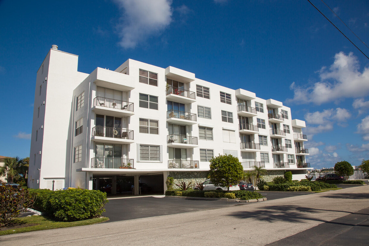 Foto del edificio - 301 Croton Ave