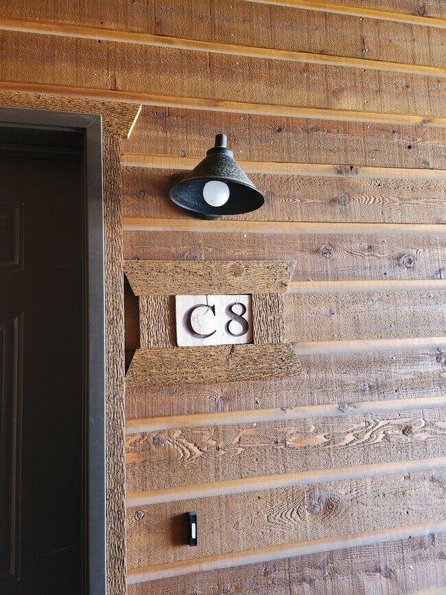 Foto del edificio - Bison Cove C8 ~ 2 bed / 2 bath