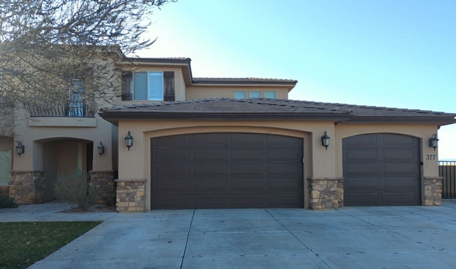 Building Photo - Versatile 5-Bedroom Home Built for Comfort & Entertaining