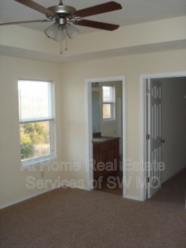 Foto del edificio - 1106 N Missouri Dr