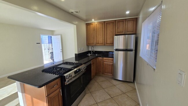 Foto del edificio - 2341-2343 Grand Ave