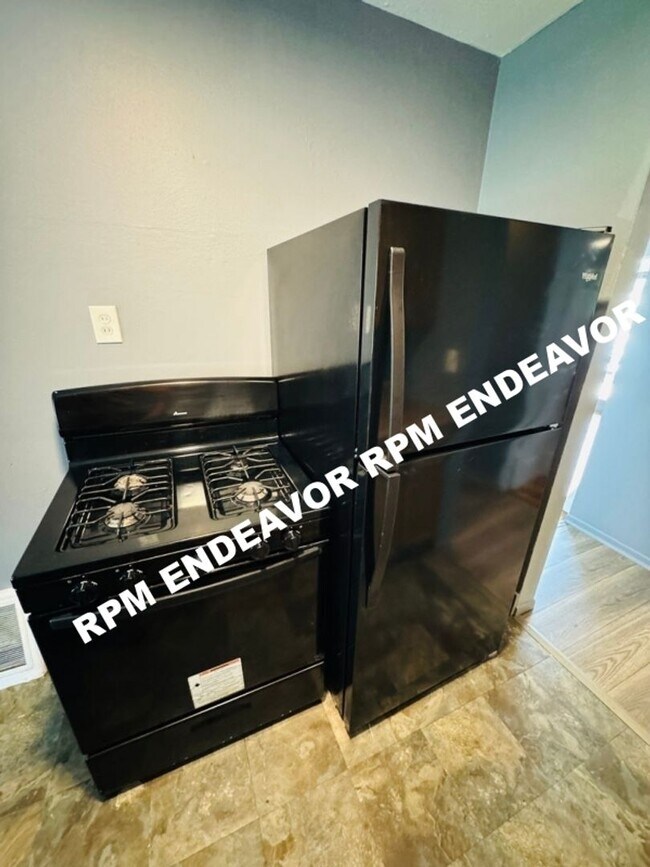 Foto del edificio - 3-bedroom Move-In Ready with Covered Outdo...