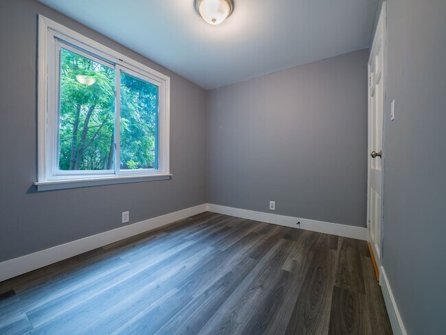 Foto del edificio - Detached 2BR Home with Mini-Split A/C, Sol...