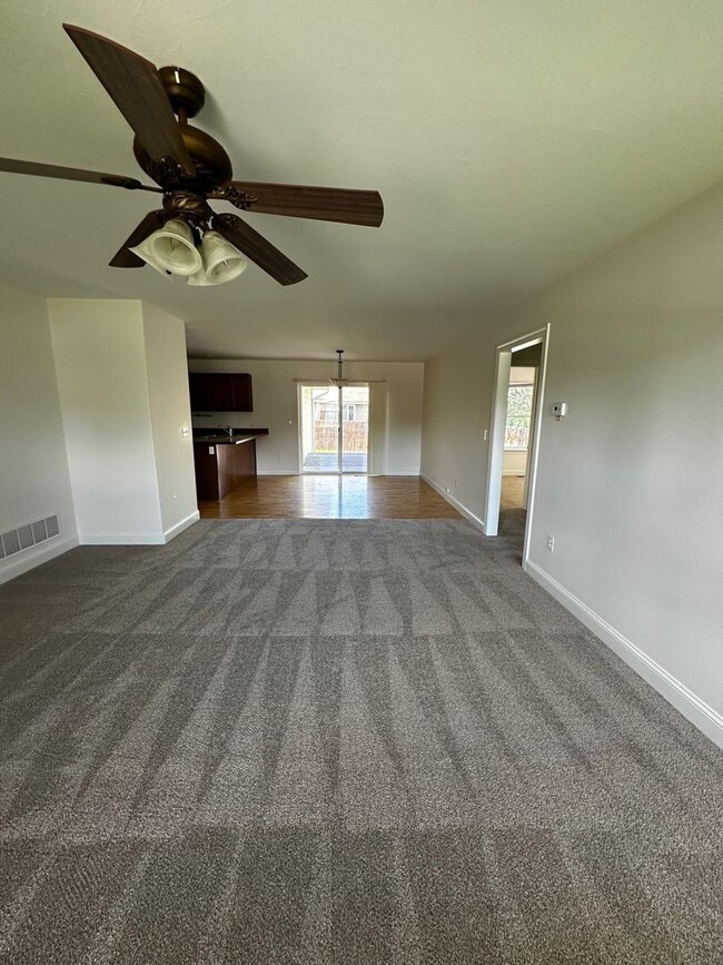 Building Photo - Lovely 3 Bedroom Single Level House- Close to Parks and Schools!